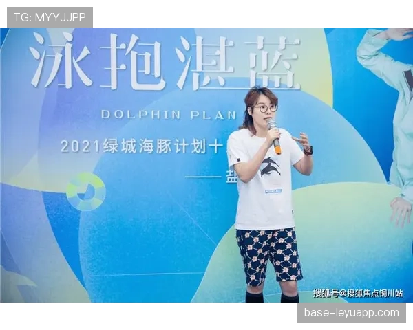 傅园慧训练完秒变吃货现场，网友：运动员也有没节制的一面？