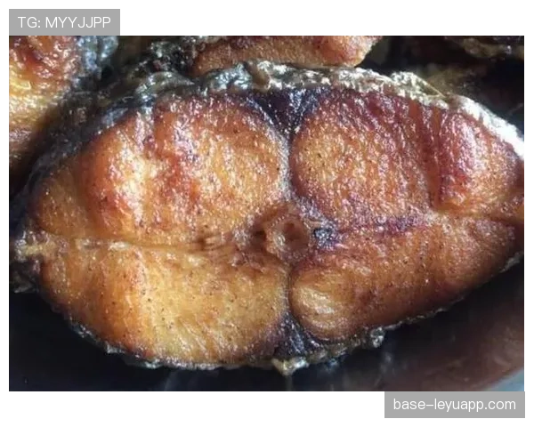 汪顺训练完直接啃鸡胸肉，这自律看得我饭都吃不香了